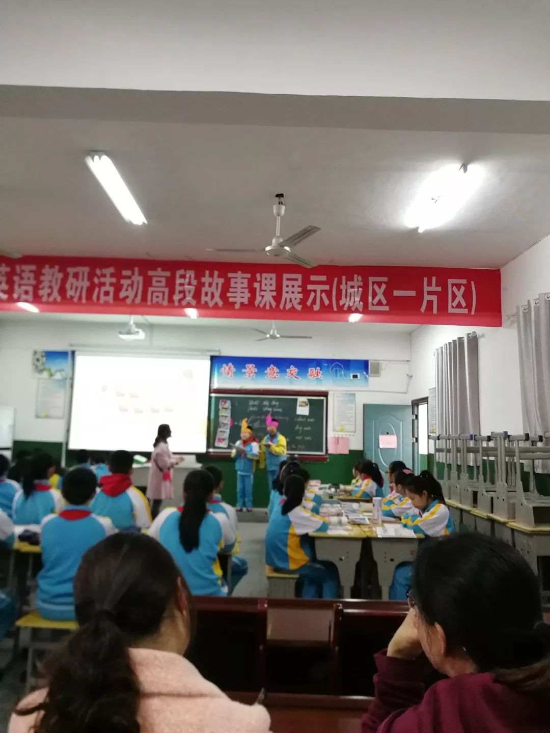 英语科组集体照_英语教师照片墙个人简介_小学英语组教师照片