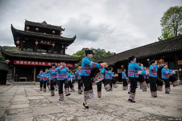 家族史例子_家族史包括哪些内容_土家族语言的历史